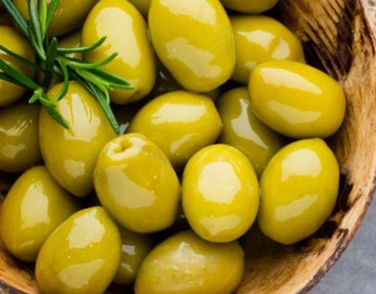 Оливки - зеленые и фиолетовые