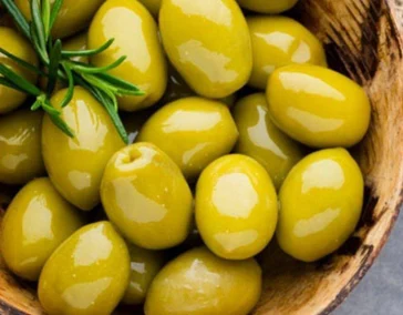 Оливки - зеленые и фиолетовые